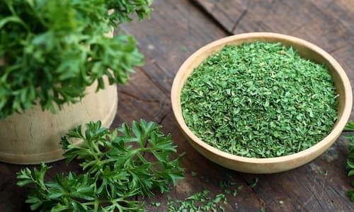 سبزيجات خشک و سبزيجات معطر خوراكى